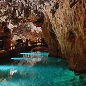 Excursión a la cueva de Valporquero desde León